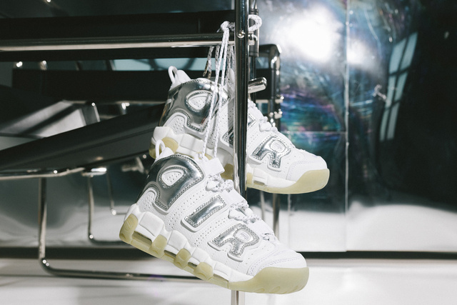 nike-air-more-uptempo-white-gum